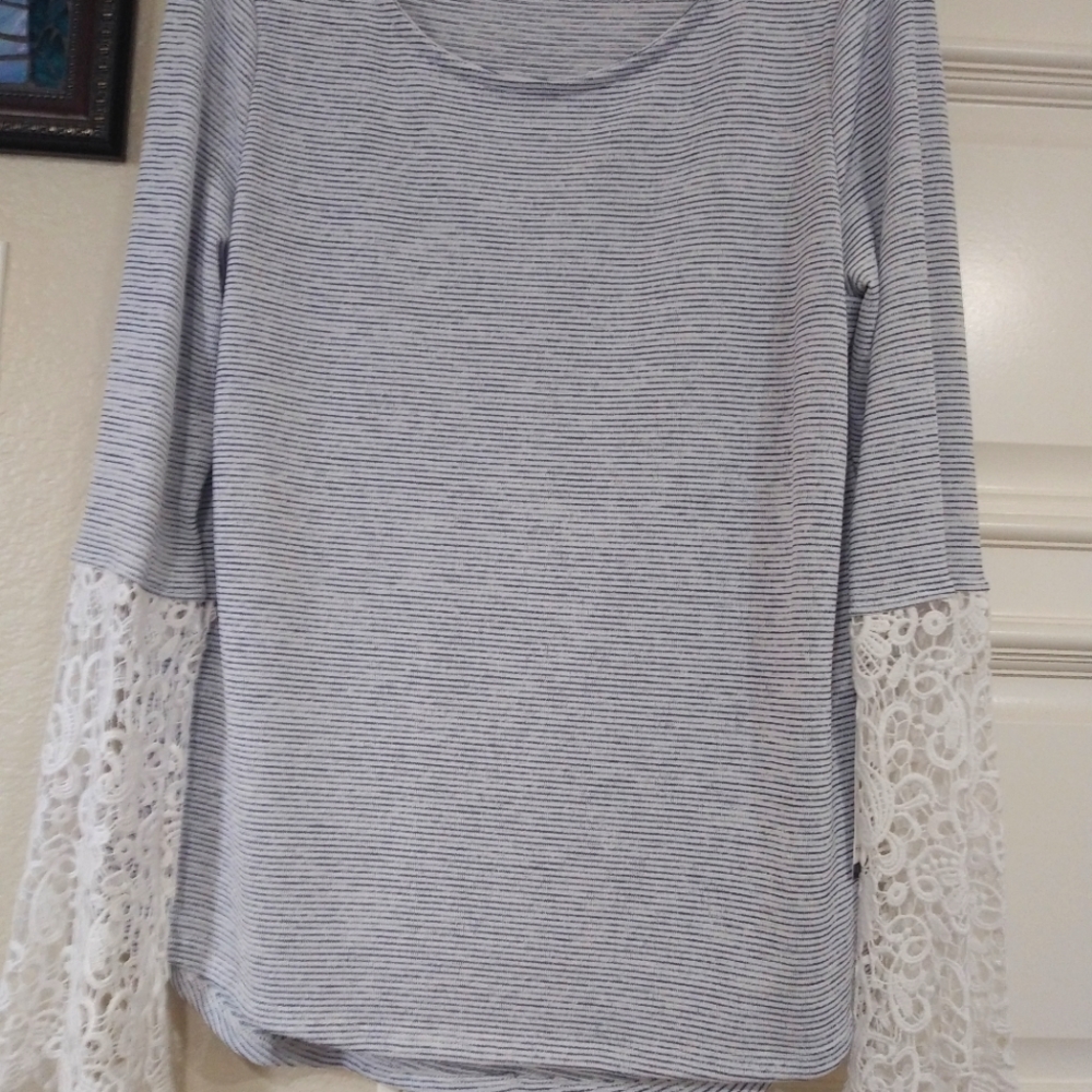 NEW -- Hannah (Size Large) lace bottom sleeve top. Patriot blue with white.